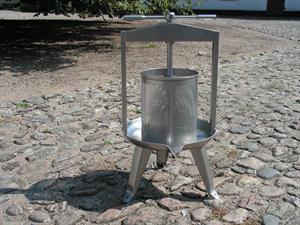R�fruktpresse 20 liter. H: 800 mm. Kurvdiam.: 250 mm.